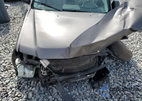 2011 Ford Escape Xlt z USA, uszkodzony, nr VIN 1FMCU9DG5BKC22064